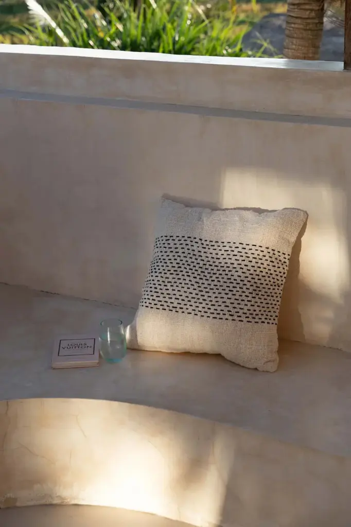 BazarBizar - Coussin The Misty Natural Black 