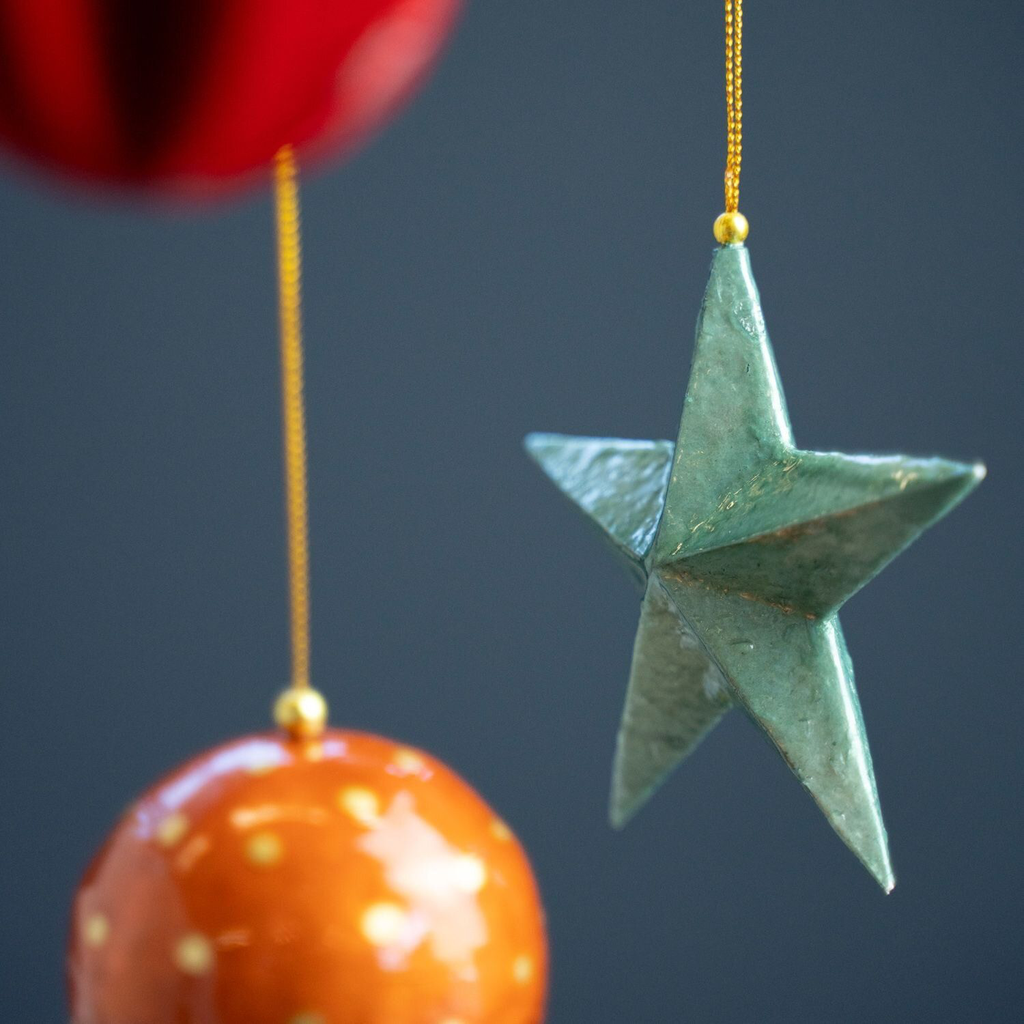 Kinta - Boule de Noël étoile en capiz (Céladon et or)